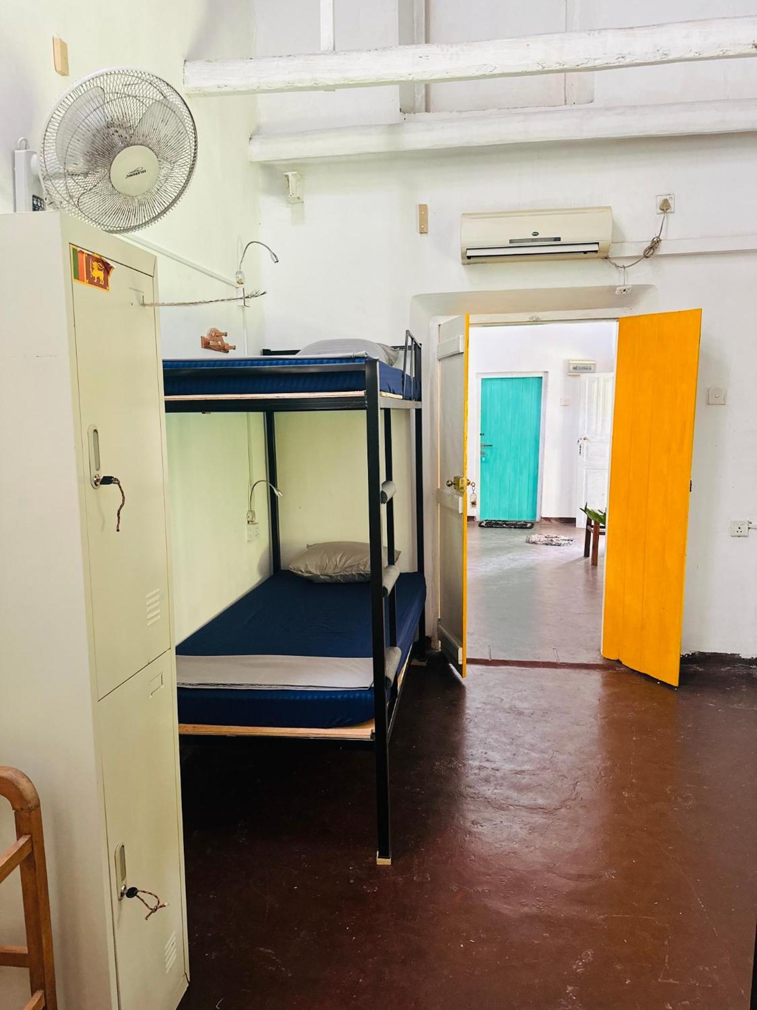 Happy Bunk Hostel Weligama Værelse billede